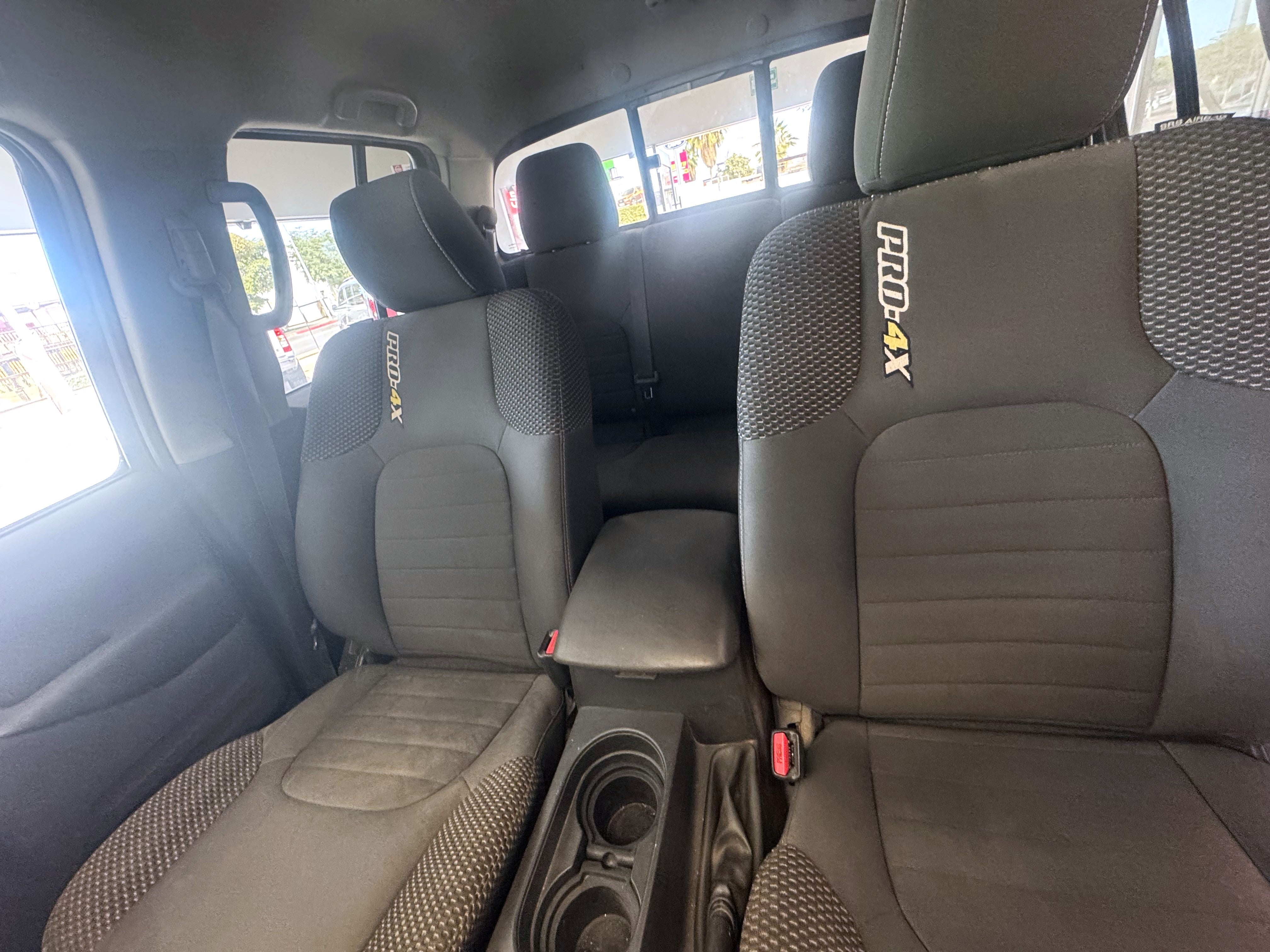 2017 Nissan FRONTIER 4 PTS PRO 4X V6 40L TA AAC PIEL RA-18